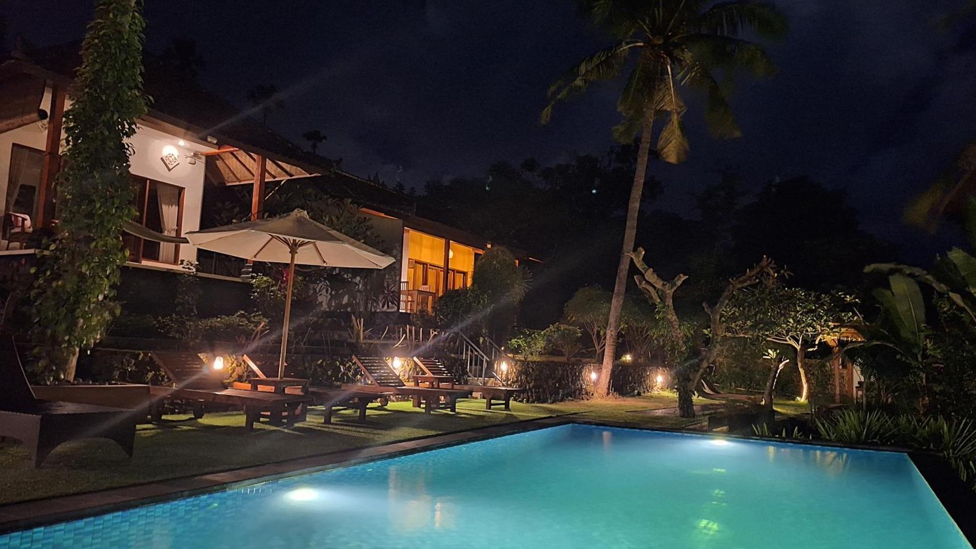 Frangipani Inn & Restaurant Seraya Dış mekan fotoğraf